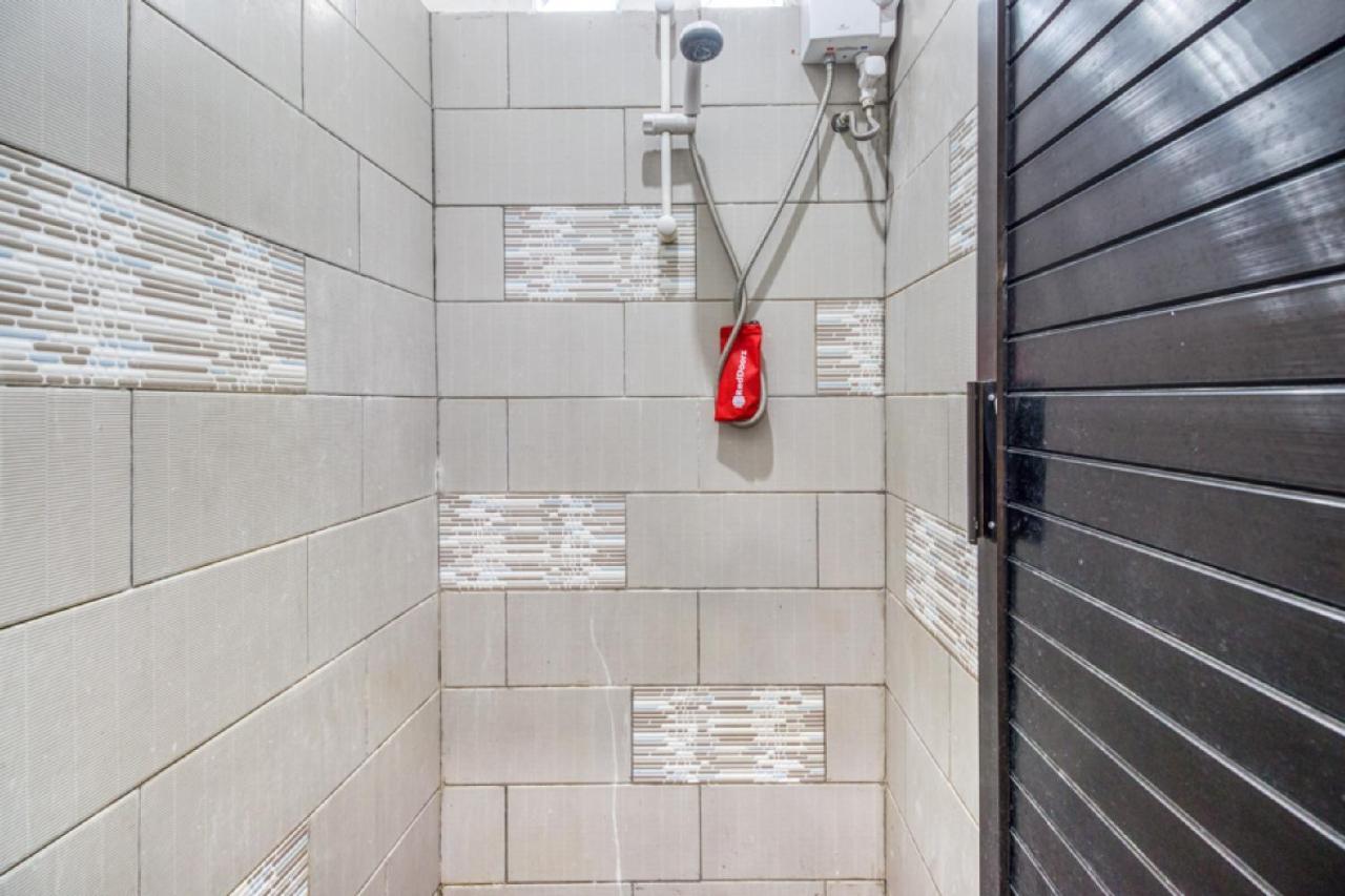 Reddoorz Hostel Near Stadion Mandala Krida Yogya Yogyakarta Exterior photo